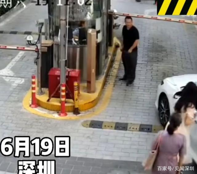 又是油門(mén)當剎車(chē)，深圳女司機剛啟動(dòng)就撞翻崗亭，女保安員骨折受傷